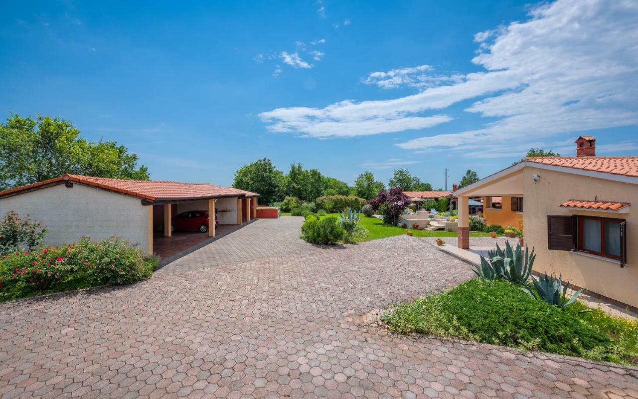 Hacienda Rosemary Villa Muntic Exterior photo